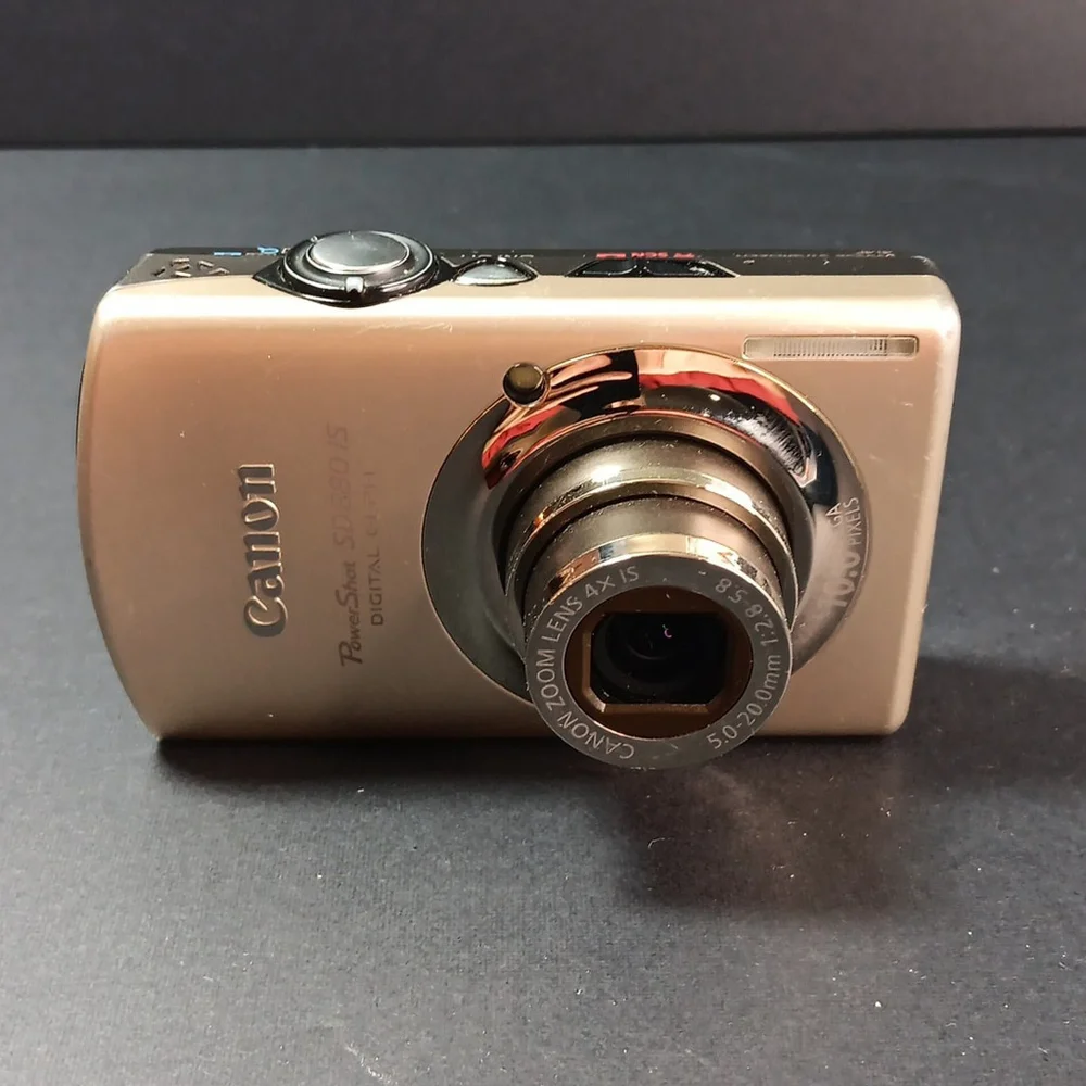 Canon Powershot SD880 IS Digital ELPH 10MP Camera SD, Battery, Charger Tested